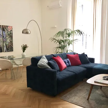 Opera Luxury Rosmini Lägenhet